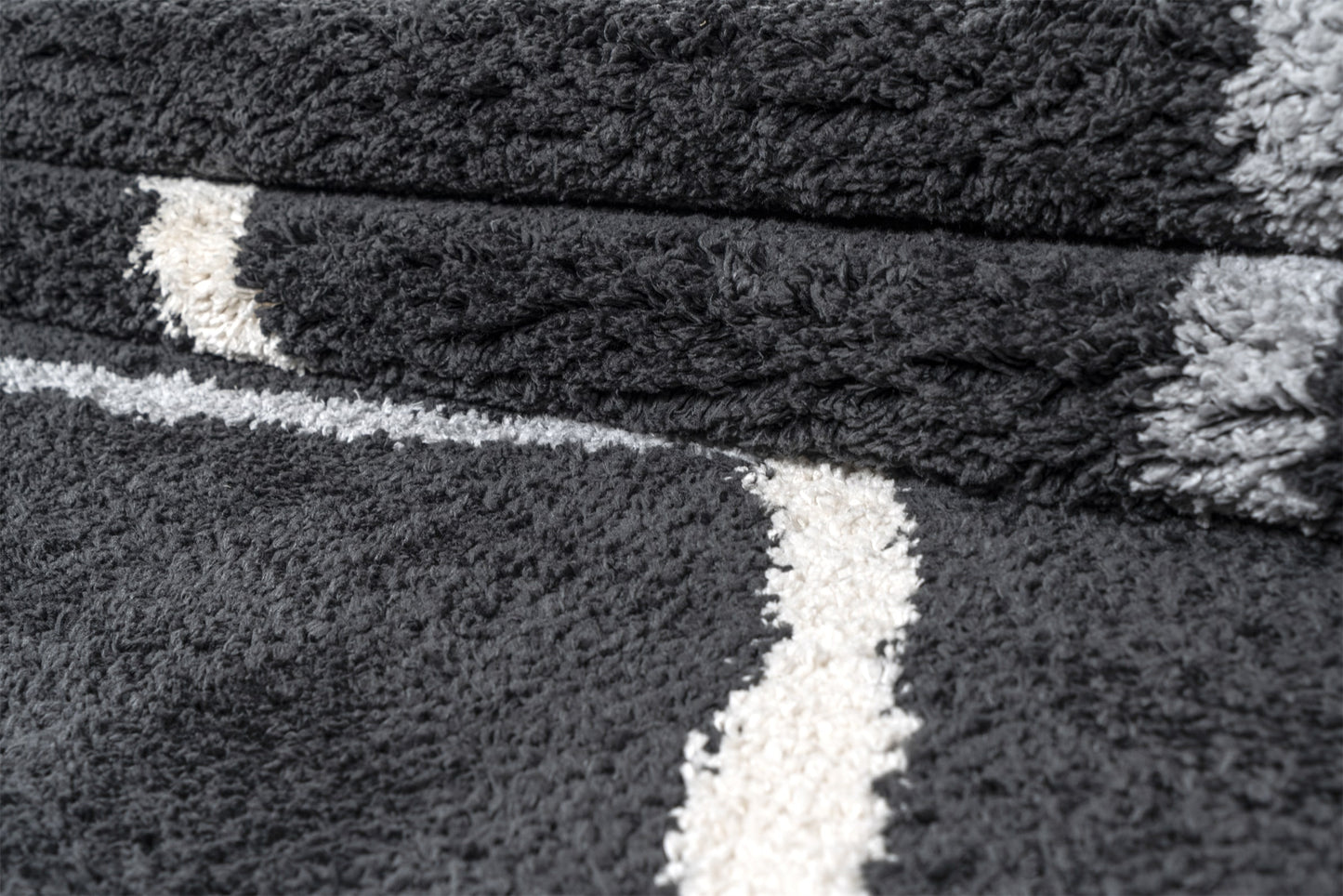 Zara Rug - Black 01