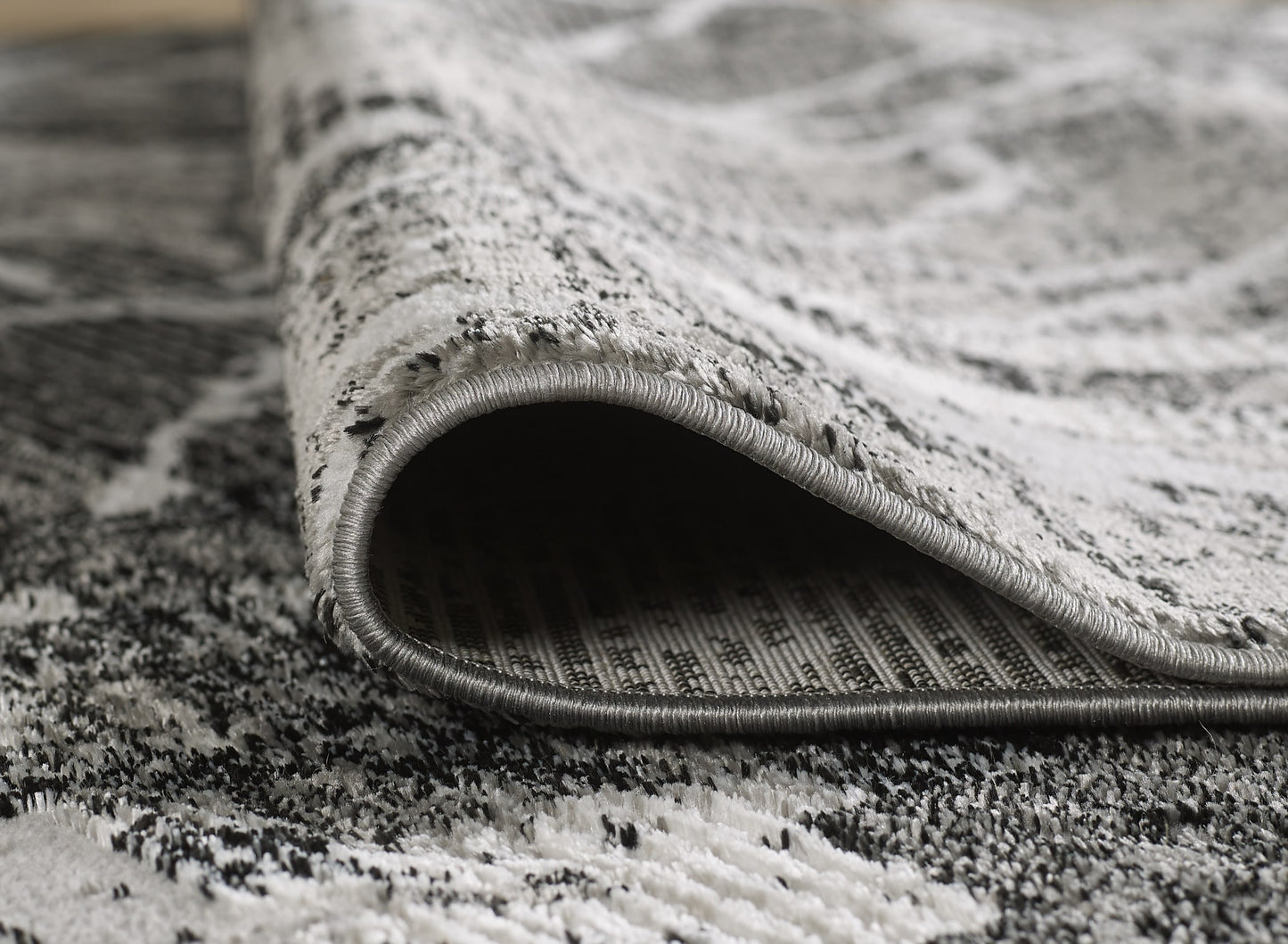 Isla Rug - Dark Grey Black